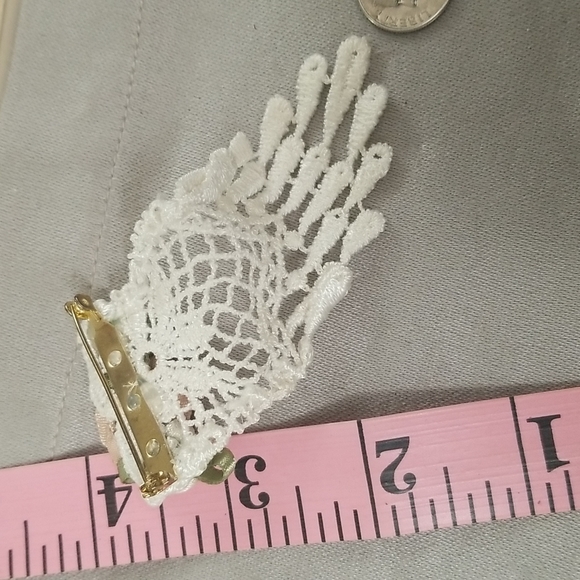 WHITE LACE & Silk ROSES pin - Picture 4 of 4